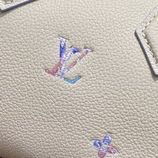 【顶级原单】M2A099米白幻彩紫 全皮压花speedy枕头包 Speedy Bandoulière 20 手袋沐浴新季 【顶级原单】M2A099米白幻彩紫 全皮压花speedy枕头包 Speedy Bandoulière 20 手袋沐浴新季