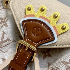 【顶级原单】M2A079沙丘色 拼色迷你双肩包 Montsouris 迷你双肩包 本款出自 LV Crafty 系列,礼 【顶级原单】M2A079沙丘色 拼色迷你双肩包 Montsouris 迷你双肩包 本款出自 LV Crafty 系列,礼