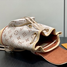 【顶级原单】M2A079沙丘色 拼色迷你双肩包 Montsouris 迷你双肩包 本款出自 LV Crafty 系列,礼 【顶级原单】M2A079沙丘色 拼色迷你双肩包 Montsouris 迷你双肩包 本款出自 LV Crafty 系列,礼