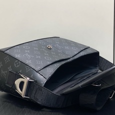 【顶级原单】M28630黑花 男包斜挎包邮差包 COURRIER 邮差包 本款 Courrier 邮差包取材 Monog 【顶级原单】M28630黑花 男包斜挎包邮差包 COURRIER 邮差包 本款 Courrier 邮差包取材 Monog