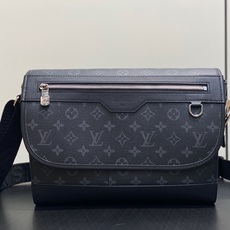 【顶级原单】M28630黑花 男包斜挎包邮差包 COURRIER 邮差包 本款 Courrier 邮差包取材 Monog 【顶级原单】M28630黑花 男包斜挎包邮差包 COURRIER 邮差包 本款 Courrier 邮差包取材 Monog