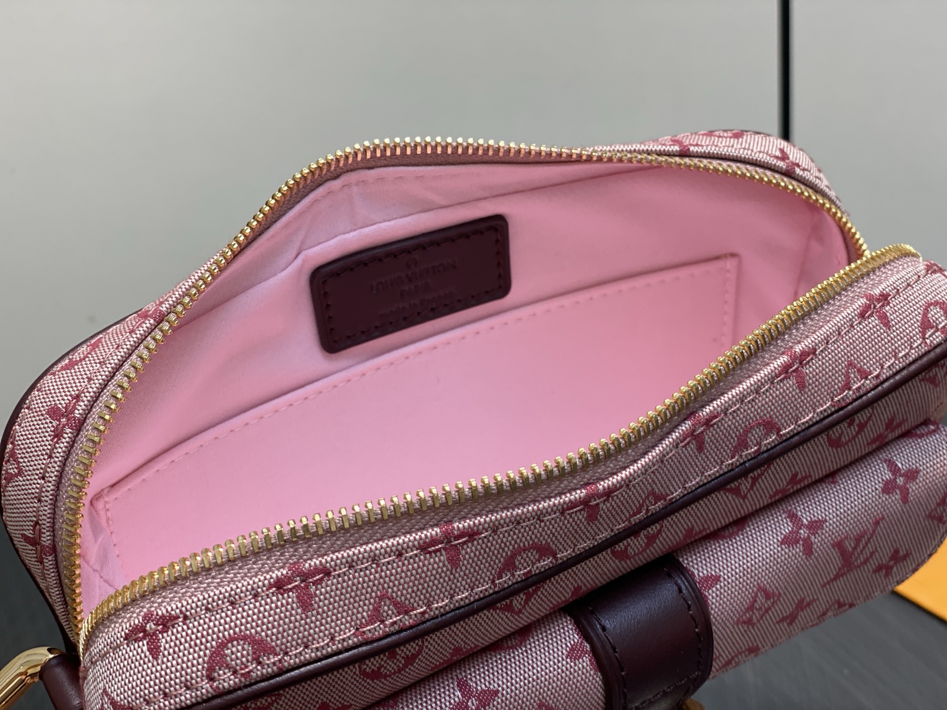 【顶级原单】M92219树莓粉 丹宁牛仔中古相机包 Vintage Lv 相机包 丹宁牛仔搭配牛皮饰边 Lv vinta