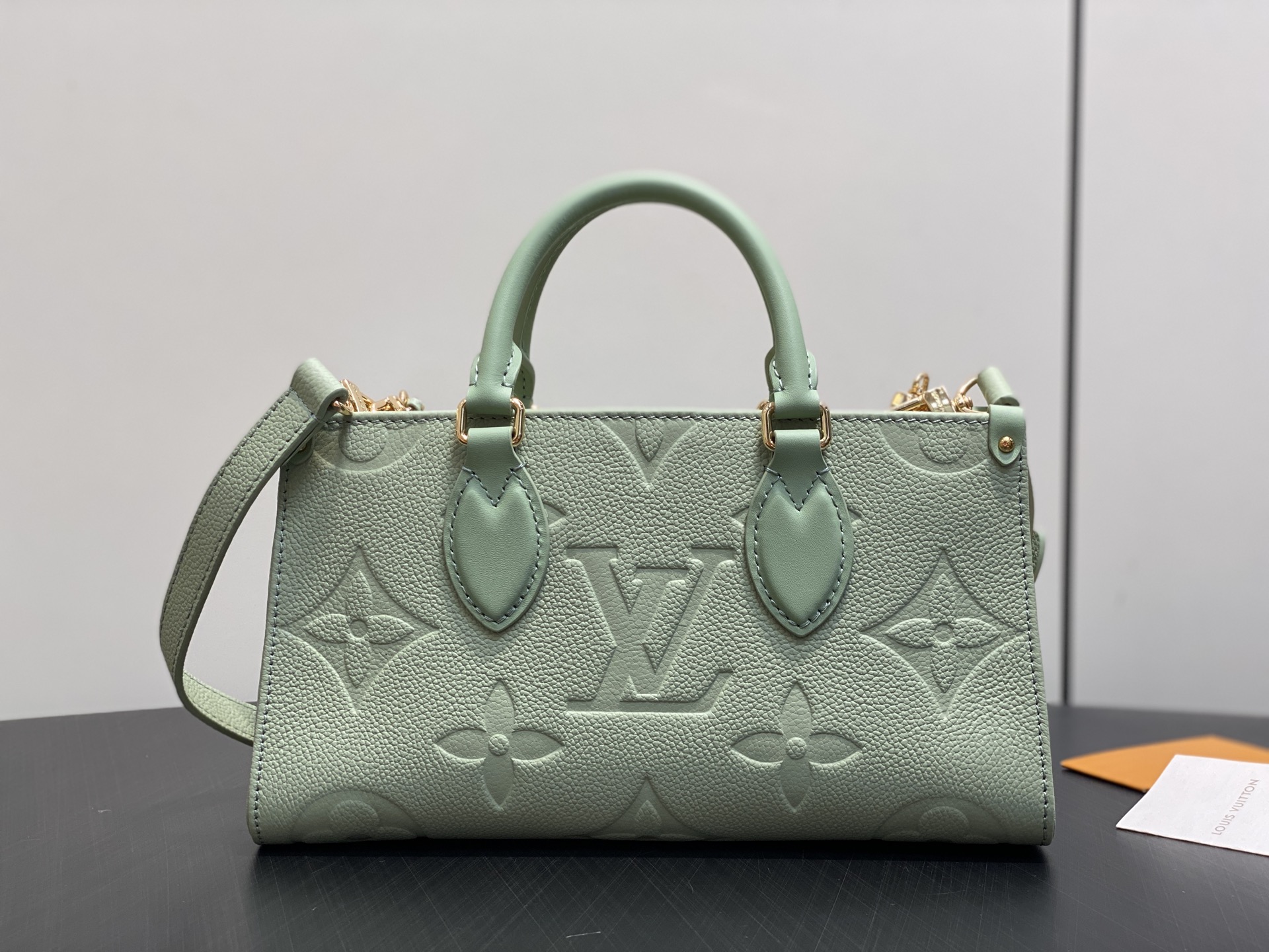 【顶级原单】M2A337薄荷绿 全皮压花链条四方包 OnTheGo 小号手袋 本款 Monogram Empreinte 【顶级原单】M2A337薄荷绿 全皮压花链条四方包 OnTheGo 小号手袋 本款 Monogram Empreinte