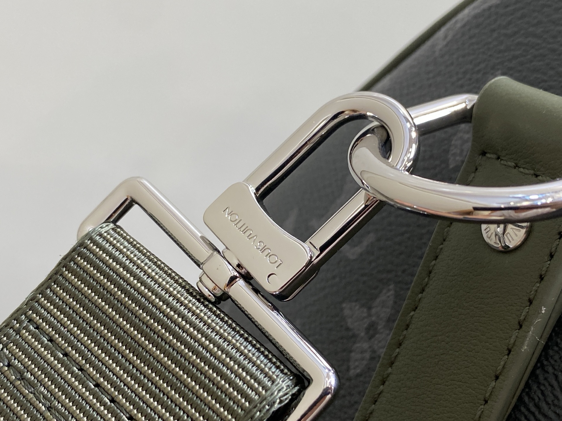 【顶级原单】M28837黑花卡其绿 45cm旅行袋 Keepall Bandoulière 45 旅行袋 本款采用Mon 【顶级原单】M28837黑花卡其绿 45cm旅行袋 Keepall Bandoulière 45 旅行袋 本款采用Mon