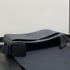 【顶级原单】M2A192黑灰花 男包斜挎包邮差包 本款 Bastille 中号邮差包 以 Monogram Midnig 【顶级原单】M2A192黑灰花 男包斜挎包邮差包 本款 Bastille 中号邮差包 以 Monogram Midnig