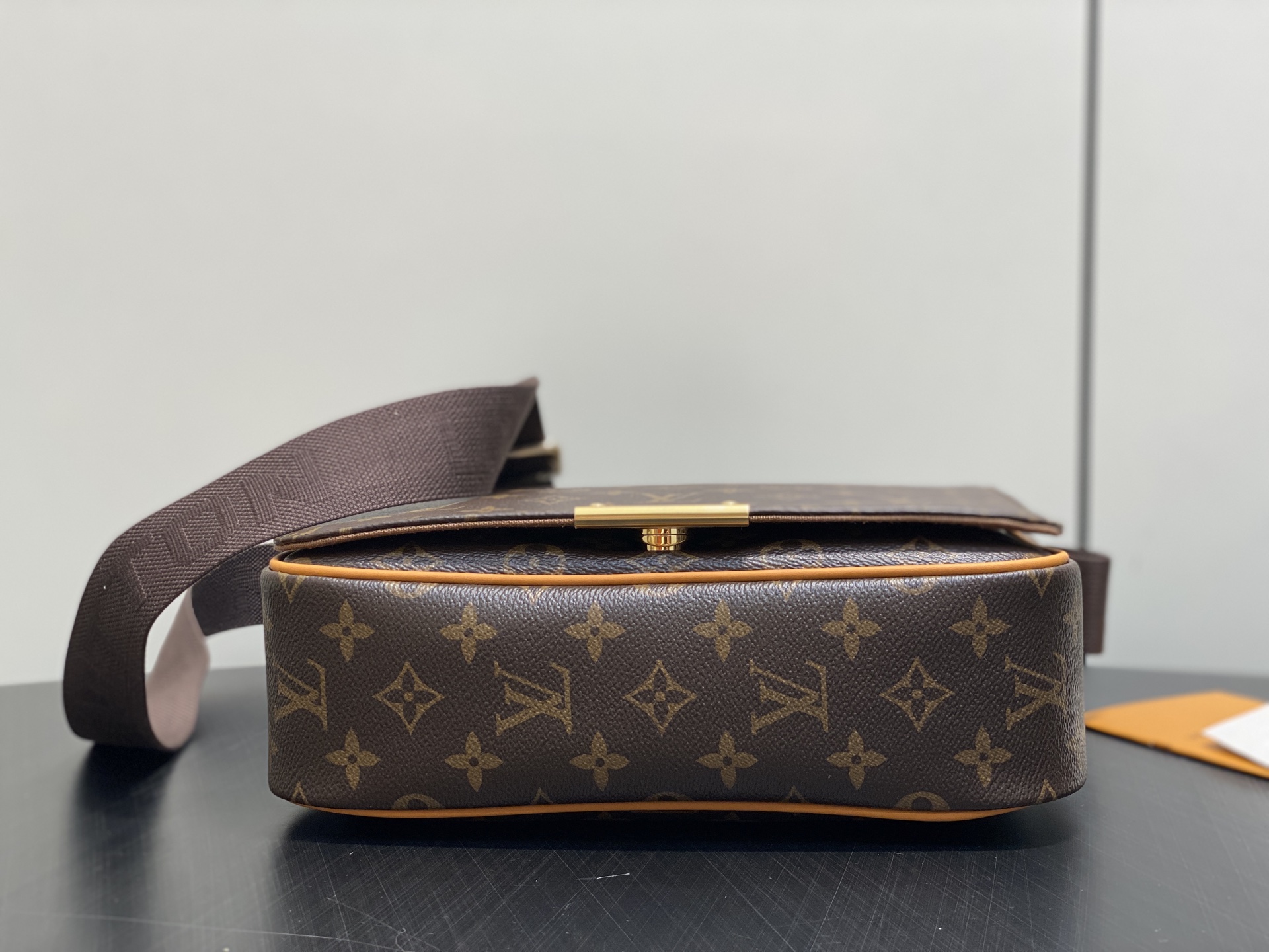 【顶级原单】M2A191老花黄皮 男包斜挎包邮差包 本款 Bastille 小号邮差包 以 Monogram Midni 【顶级原单】M2A191老花黄皮 男包斜挎包邮差包 本款 Bastille 小号邮差包 以 Monogram Midni