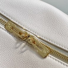 【顶级原单】M2A393沙丘色 全皮speedy枕头包 本款 Express 小号手袋堪称都市臻品,其设计灵感源自品牌经 【顶级原单】M2A393沙丘色 全皮speedy枕头包 本款 Express 小号手袋堪称都市臻品,其设计灵感源自品牌经