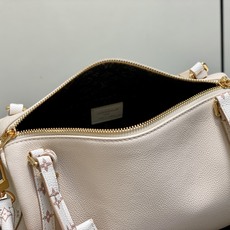 【顶级原单】M2A393沙丘色 全皮speedy枕头包 本款 Express 小号手袋堪称都市臻品,其设计灵感源自品牌经 【顶级原单】M2A393沙丘色 全皮speedy枕头包 本款 Express 小号手袋堪称都市臻品,其设计灵感源自品牌经