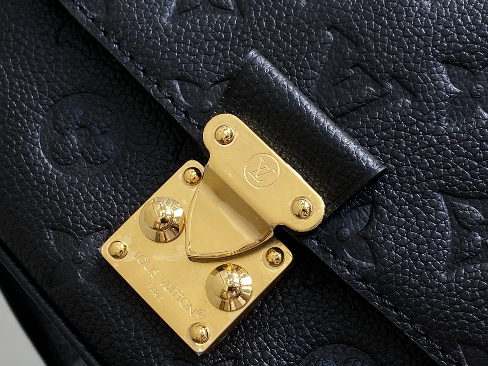 【顶级原单】M29783黑色 全皮压花腋下包 邮差包 POCHETTE MÉTIS SOFT 手袋 本款 Pochett