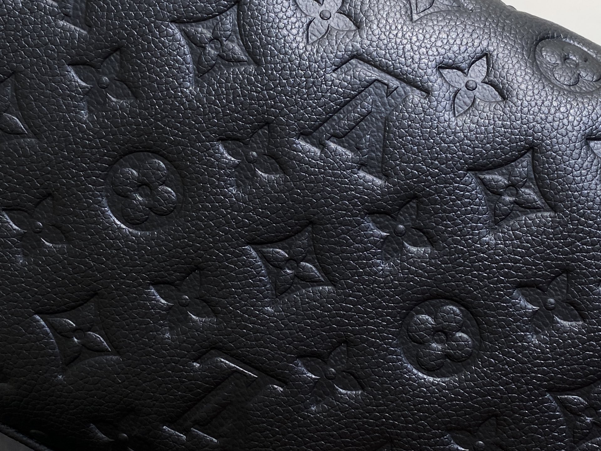 【顶级原单】M29783黑色 全皮压花腋下包 邮差包 POCHETTE MÉTIS SOFT 手袋 本款 Pochett