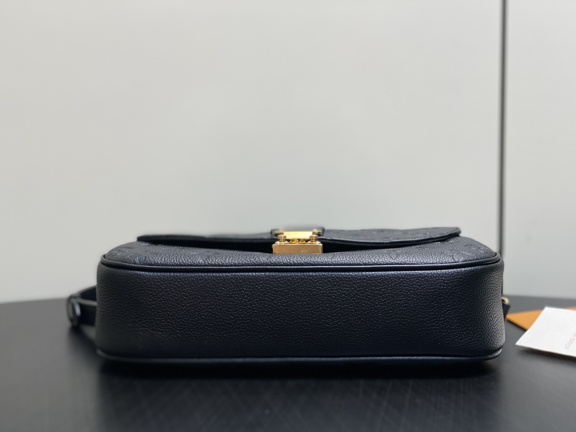 【顶级原单】M29783黑色 全皮压花腋下包 邮差包 POCHETTE MÉTIS SOFT 手袋 本款 Pochett