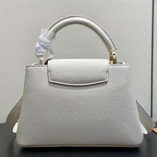【顶级原单】M29608米白 链条全皮cap那英款 当季新款 CAPUCINES BB 手袋 本款 Capucines 【顶级原单】M29608米白 链条全皮cap那英款 当季新款 CAPUCINES BB 手袋 本款 Capucines