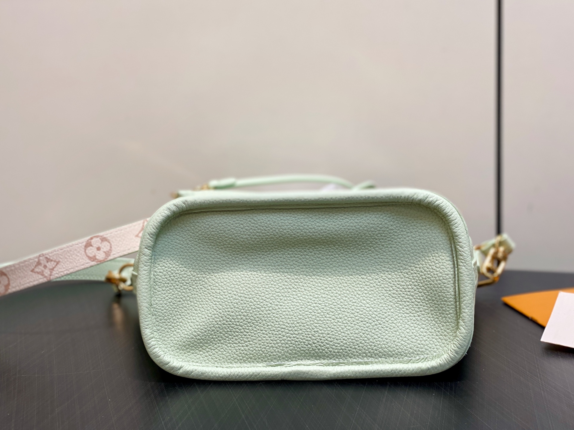 【顶级原单】M2A465沙丘色/绿色 双面子母包购物袋 Neverfull Inside Out BB 手袋 本款 Ne 【顶级原单】M2A465沙丘色/绿色 双面子母包购物袋 Neverfull Inside Out BB 手袋 本款 Ne