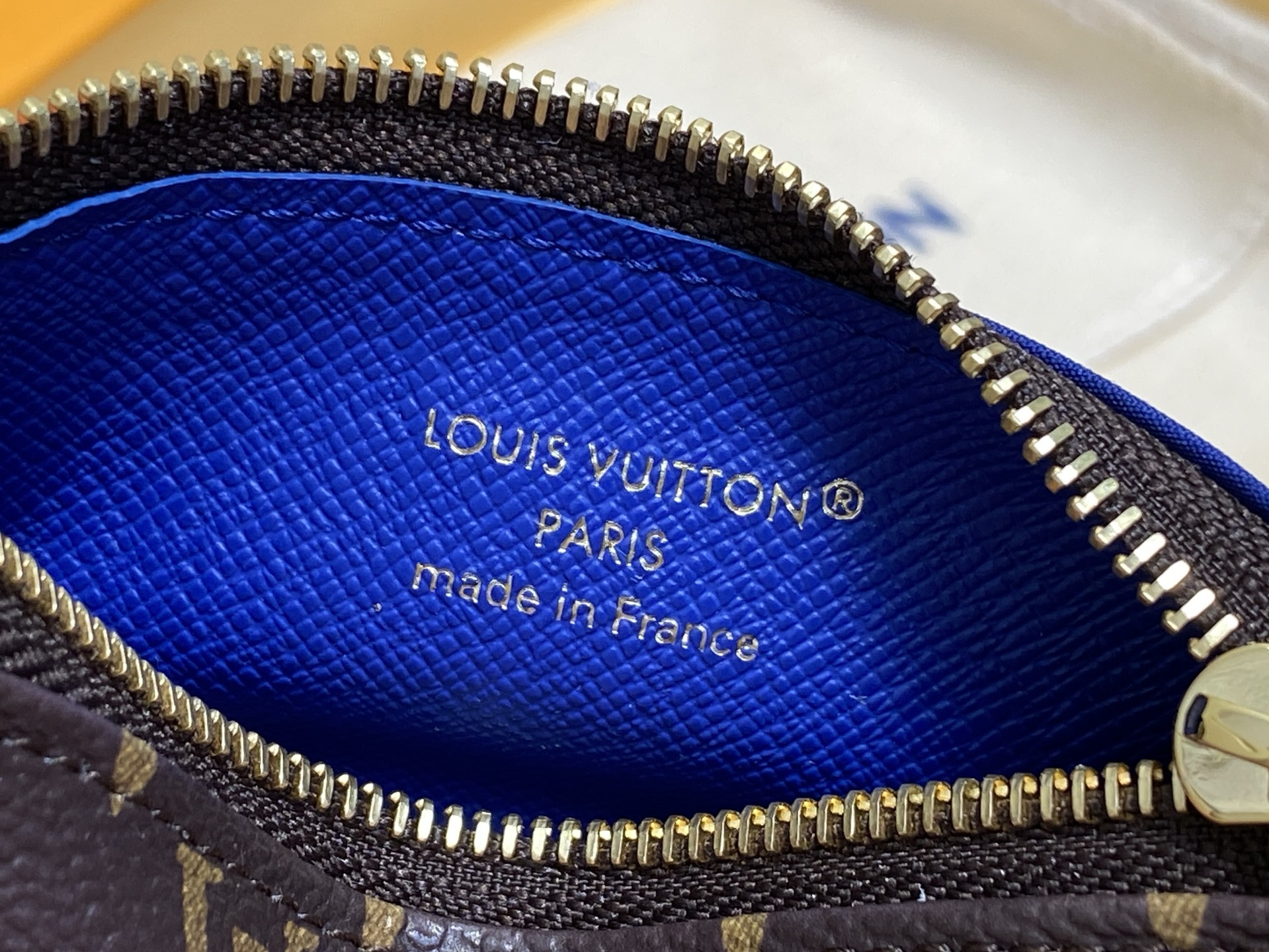 【顶级原单】M28125老花 手机挂饰零钱包 Paris A Velo 系列以标志性 Monogram 帆布与撞色织物打