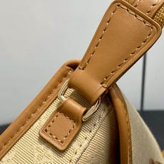 【顶级原单】M92694姜黄色 中古丹宁牛仔法棍腋下包元宝包 Vintage lv 手袋 取材 Monogram 棉质丹 【顶级原单】M92694姜黄色 中古丹宁牛仔法棍腋下包元宝包 Vintage lv 手袋 取材 Monogram 棉质丹