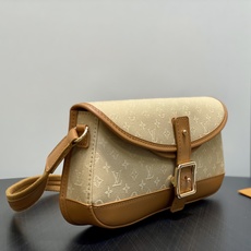 【顶级原单】M92694姜黄色 中古丹宁牛仔法棍腋下包元宝包 Vintage lv 手袋 取材 Monogram 棉质丹 【顶级原单】M92694姜黄色 中古丹宁牛仔法棍腋下包元宝包 Vintage lv 手袋 取材 Monogram 棉质丹