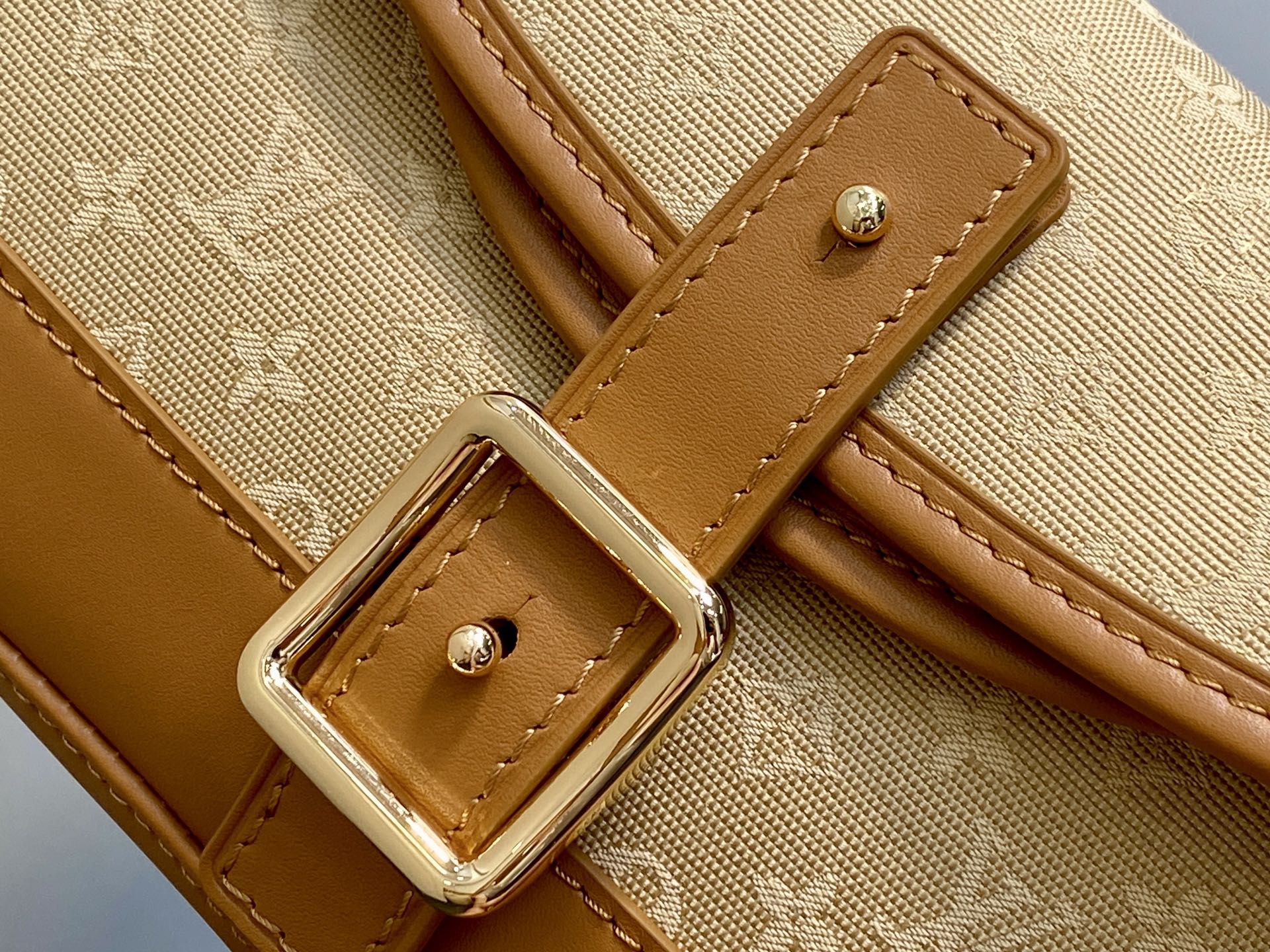 【顶级原单】M92694姜黄色 中古丹宁牛仔法棍腋下包元宝包 Vintage lv 手袋 取材 Monogram 棉质丹 【顶级原单】M92694姜黄色 中古丹宁牛仔法棍腋下包元宝包 Vintage lv 手袋 取材 Monogram 棉质丹