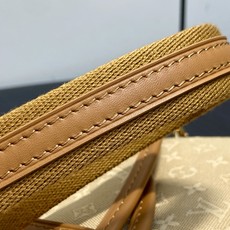 【顶级原单】M92694姜黄色 中古丹宁牛仔法棍腋下包元宝包 Vintage lv 手袋 取材 Monogram 棉质丹 【顶级原单】M92694姜黄色 中古丹宁牛仔法棍腋下包元宝包 Vintage lv 手袋 取材 Monogram 棉质丹