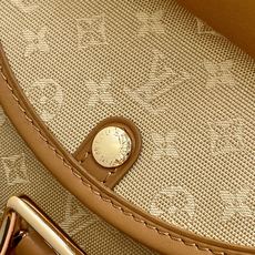 【顶级原单】M92694姜黄色 中古丹宁牛仔法棍腋下包元宝包 Vintage lv 手袋 取材 Monogram 棉质丹 【顶级原单】M92694姜黄色 中古丹宁牛仔法棍腋下包元宝包 Vintage lv 手袋 取材 Monogram 棉质丹