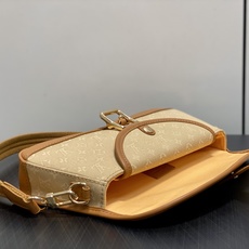 【顶级原单】M92694姜黄色 中古丹宁牛仔法棍腋下包元宝包 Vintage lv 手袋 取材 Monogram 棉质丹 【顶级原单】M92694姜黄色 中古丹宁牛仔法棍腋下包元宝包 Vintage lv 手袋 取材 Monogram 棉质丹