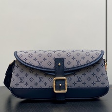 【顶级原单】M92690蓝白色 中古丹宁牛仔法棍腋下包元宝包 Vintage lv 手袋 取材 Monogram 棉质丹 【顶级原单】M92690蓝白色 中古丹宁牛仔法棍腋下包元宝包 Vintage lv 手袋 取材 Monogram 棉质丹