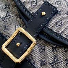 【顶级原单】M92690蓝白色 中古丹宁牛仔法棍腋下包元宝包 Vintage lv 手袋 取材 Monogram 棉质丹 【顶级原单】M92690蓝白色 中古丹宁牛仔法棍腋下包元宝包 Vintage lv 手袋 取材 Monogram 棉质丹