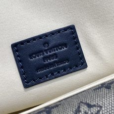 【顶级原单】M92690蓝白色 中古丹宁牛仔法棍腋下包元宝包 Vintage lv 手袋 取材 Monogram 棉质丹 【顶级原单】M92690蓝白色 中古丹宁牛仔法棍腋下包元宝包 Vintage lv 手袋 取材 Monogram 棉质丹