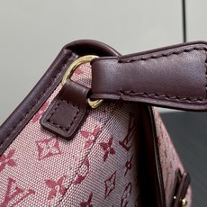 【顶级原单】M92691树莓粉 中古丹宁牛仔法棍腋下包元宝包 Vintage lv 手袋 取材 Monogram 棉质丹 【顶级原单】M92691树莓粉 中古丹宁牛仔法棍腋下包元宝包 Vintage lv 手袋 取材 Monogram 棉质丹