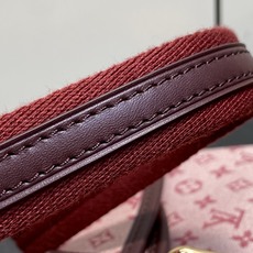 【顶级原单】M92691树莓粉 中古丹宁牛仔法棍腋下包元宝包 Vintage lv 手袋 取材 Monogram 棉质丹 【顶级原单】M92691树莓粉 中古丹宁牛仔法棍腋下包元宝包 Vintage lv 手袋 取材 Monogram 棉质丹