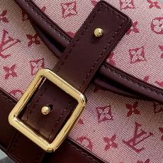【顶级原单】M92691树莓粉 中古丹宁牛仔法棍腋下包元宝包 Vintage lv 手袋 取材 Monogram 棉质丹 【顶级原单】M92691树莓粉 中古丹宁牛仔法棍腋下包元宝包 Vintage lv 手袋 取材 Monogram 棉质丹