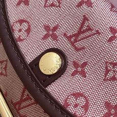 【顶级原单】M92691树莓粉 中古丹宁牛仔法棍腋下包元宝包 Vintage lv 手袋 取材 Monogram 棉质丹 【顶级原单】M92691树莓粉 中古丹宁牛仔法棍腋下包元宝包 Vintage lv 手袋 取材 Monogram 棉质丹