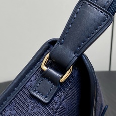 【顶级原单】M92692蓝色 中古丹宁牛仔法棍腋下包元宝包 Vintage lv 手袋 取材 Monogram 棉质丹宁 【顶级原单】M92692蓝色 中古丹宁牛仔法棍腋下包元宝包 Vintage lv 手袋 取材 Monogram 棉质丹宁