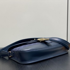 【顶级原单】M92692蓝色 中古丹宁牛仔法棍腋下包元宝包 Vintage lv 手袋 取材 Monogram 棉质丹宁 【顶级原单】M92692蓝色 中古丹宁牛仔法棍腋下包元宝包 Vintage lv 手袋 取材 Monogram 棉质丹宁