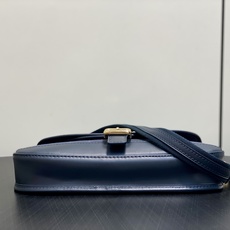 【顶级原单】M92692蓝色 中古丹宁牛仔法棍腋下包元宝包 Vintage lv 手袋 取材 Monogram 棉质丹宁 【顶级原单】M92692蓝色 中古丹宁牛仔法棍腋下包元宝包 Vintage lv 手袋 取材 Monogram 棉质丹宁
