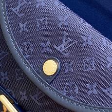 【顶级原单】M92692蓝色 中古丹宁牛仔法棍腋下包元宝包 Vintage lv 手袋 取材 Monogram 棉质丹宁 【顶级原单】M92692蓝色 中古丹宁牛仔法棍腋下包元宝包 Vintage lv 手袋 取材 Monogram 棉质丹宁