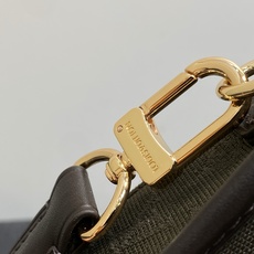 【顶级原单】M92693绿色 中古丹宁牛仔法棍腋下包元宝包 Vintage lv 手袋 取材 Monogram 棉质丹宁 【顶级原单】M92693绿色 中古丹宁牛仔法棍腋下包元宝包 Vintage lv 手袋 取材 Monogram 棉质丹宁