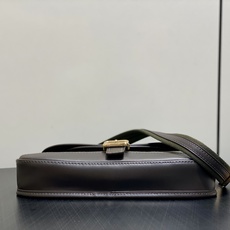 【顶级原单】M92693绿色 中古丹宁牛仔法棍腋下包元宝包 Vintage lv 手袋 取材 Monogram 棉质丹宁 【顶级原单】M92693绿色 中古丹宁牛仔法棍腋下包元宝包 Vintage lv 手袋 取材 Monogram 棉质丹宁