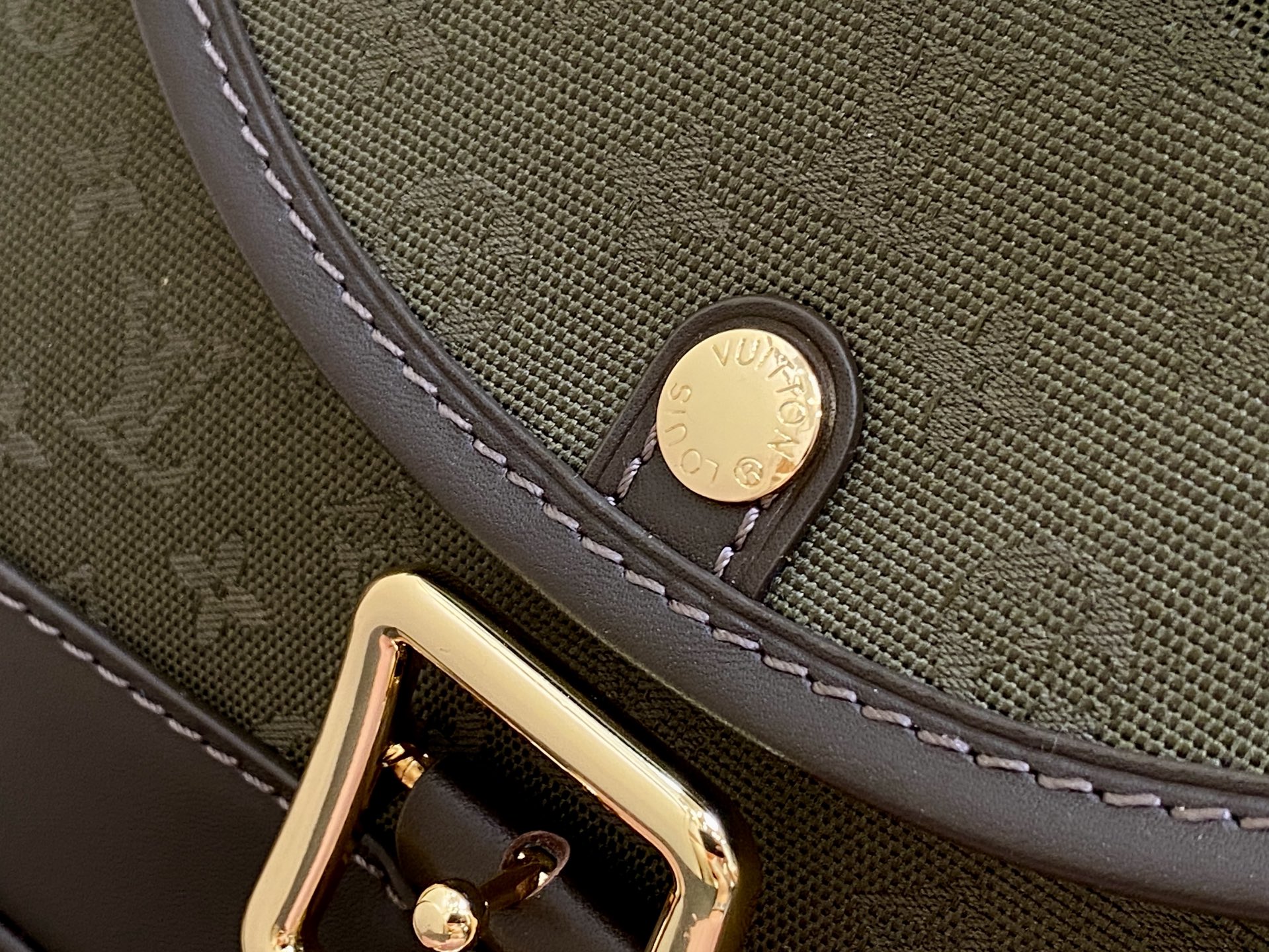 【顶级原单】M92693绿色 中古丹宁牛仔法棍腋下包元宝包 Vintage lv 手袋 取材 Monogram 棉质丹宁 【顶级原单】M92693绿色 中古丹宁牛仔法棍腋下包元宝包 Vintage lv 手袋 取材 Monogram 棉质丹宁