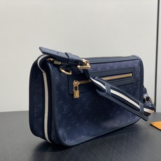 【顶级原单】M92330深蓝色 丹宁牛仔开口笑腋下包 Lucille小号手提袋 Vintage Lv手袋丹宁牛仔搭配牛皮 【顶级原单】M92330深蓝色 丹宁牛仔开口笑腋下包 Lucille小号手提袋 Vintage Lv手袋丹宁牛仔搭配牛皮