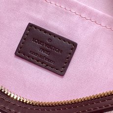 【顶级原单】M92331树莓粉 丹宁牛仔开口笑腋下包 Lucille小号手提袋 Vintage Lv手袋丹宁牛仔搭配牛皮 【顶级原单】M92331树莓粉 丹宁牛仔开口笑腋下包 Lucille小号手提袋 Vintage Lv手袋丹宁牛仔搭配牛皮