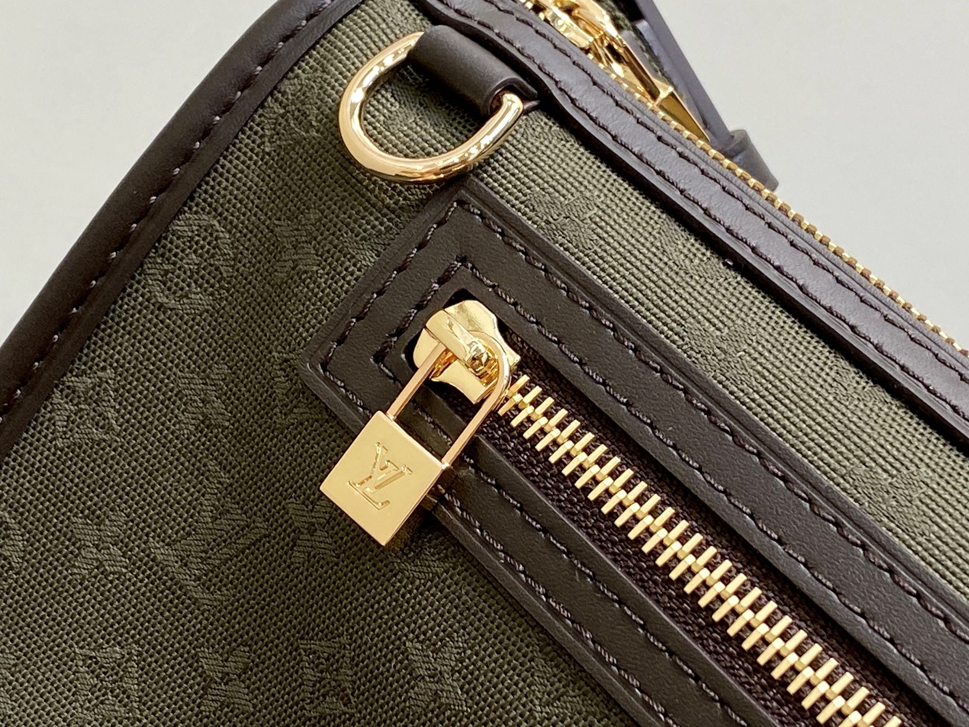 【顶级原单】M92332绿色 丹宁牛仔开口笑腋下包 Lucille小号手提袋 Vintage Lv手袋丹宁牛仔搭配牛皮饰 【顶级原单】M92332绿色 丹宁牛仔开口笑腋下包 Lucille小号手提袋 Vintage Lv手袋丹宁牛仔搭配牛皮饰