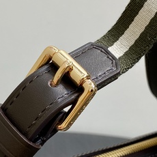 【顶级原单】M92332绿色 丹宁牛仔开口笑腋下包 Lucille小号手提袋 Vintage Lv手袋丹宁牛仔搭配牛皮饰 【顶级原单】M92332绿色 丹宁牛仔开口笑腋下包 Lucille小号手提袋 Vintage Lv手袋丹宁牛仔搭配牛皮饰