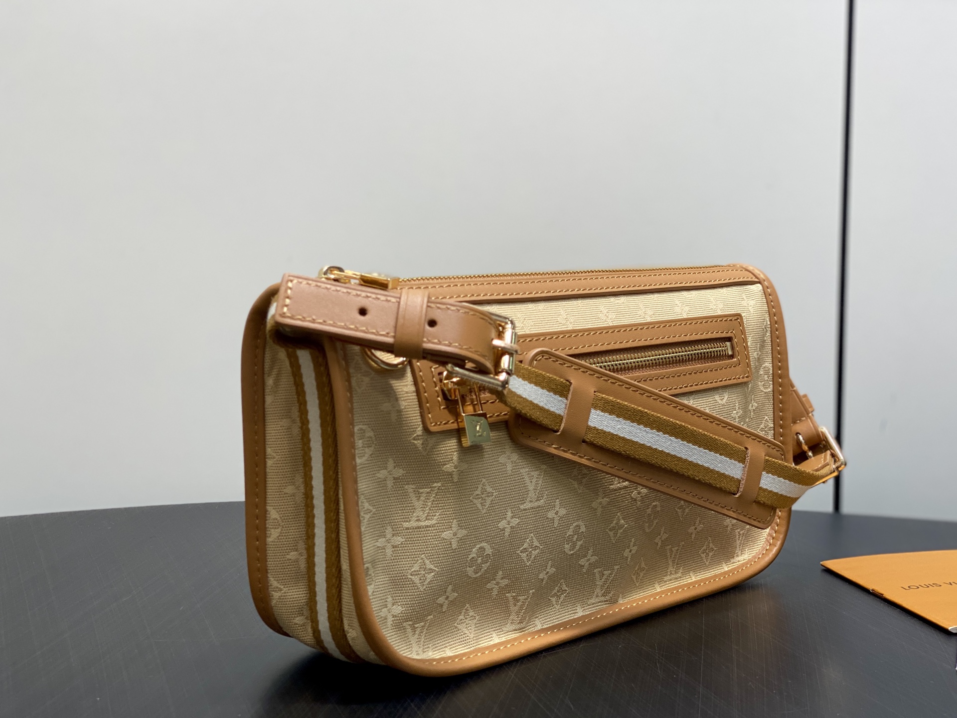 【顶级原单】M92333黄色 丹宁牛仔开口笑腋下包 Lucille小号手提袋 Vintage Lv手袋丹宁牛仔搭配牛皮饰