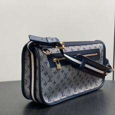 【顶级原单】M92334蓝白 丹宁牛仔开口笑腋下包 Lucille小号手提袋 Vintage Lv手袋丹宁牛仔搭配牛皮饰 【顶级原单】M92334蓝白 丹宁牛仔开口笑腋下包 Lucille小号手提袋 Vintage Lv手袋丹宁牛仔搭配牛皮饰