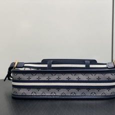 【顶级原单】M92334蓝白 丹宁牛仔开口笑腋下包 Lucille小号手提袋 Vintage Lv手袋丹宁牛仔搭配牛皮饰 【顶级原单】M92334蓝白 丹宁牛仔开口笑腋下包 Lucille小号手提袋 Vintage Lv手袋丹宁牛仔搭配牛皮饰