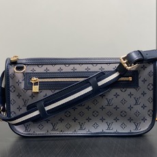 【顶级原单】M92334蓝白 丹宁牛仔开口笑腋下包 Lucille小号手提袋 Vintage Lv手袋丹宁牛仔搭配牛皮饰 【顶级原单】M92334蓝白 丹宁牛仔开口笑腋下包 Lucille小号手提袋 Vintage Lv手袋丹宁牛仔搭配牛皮饰
