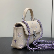 【顶级原单】M2A374米白/紫色幻彩 NANO MADELEINE 手袋 本款 Nano Madeleine Ys手袋 【顶级原单】M2A374米白/紫色幻彩 NANO MADELEINE 手袋 本款 Nano Madeleine Ys手袋