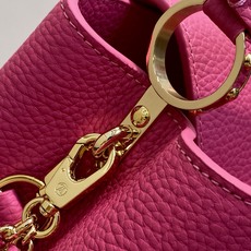 【顶级原单】M29608玫红色 链条全皮cap那英款 当季新款 CAPUCINES BB 手袋 本款 Capucines 【顶级原单】M29608玫红色 链条全皮cap那英款 当季新款 CAPUCINES BB 手袋 本款 Capucines