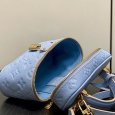 【顶级原单】M2A007蓝色 全皮压花链条包化妆包 VANITY CHAIN POUCH 手袋 m13593本款 Van 【顶级原单】M2A007蓝色 全皮压花链条包化妆包 VANITY CHAIN POUCH 手袋 m13593本款 Van