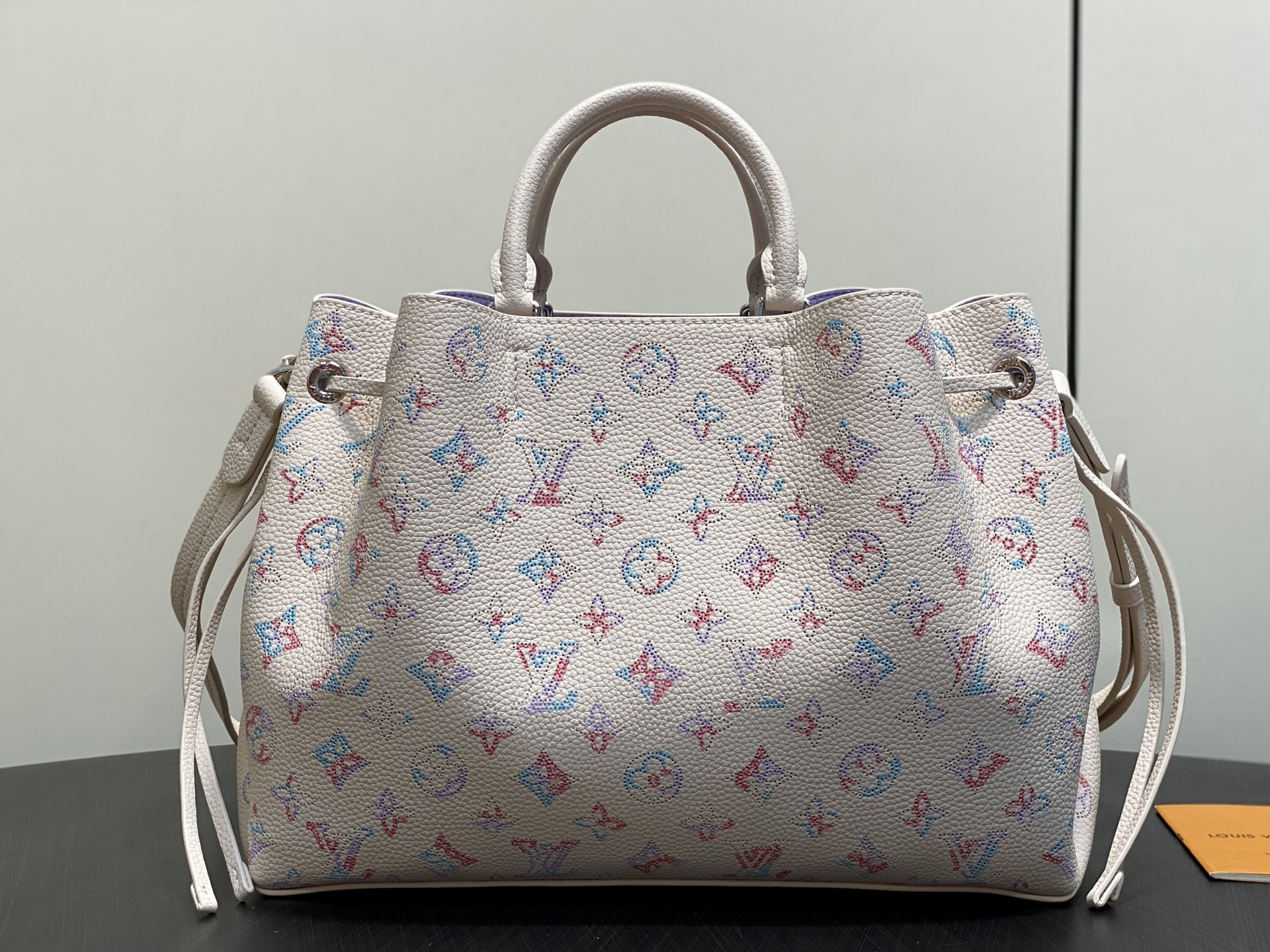 【顶级原单】M2A169米白 丝印全皮镂空渐变色链条手提包 Bella Tote 手袋 Mahina Link 系列推出